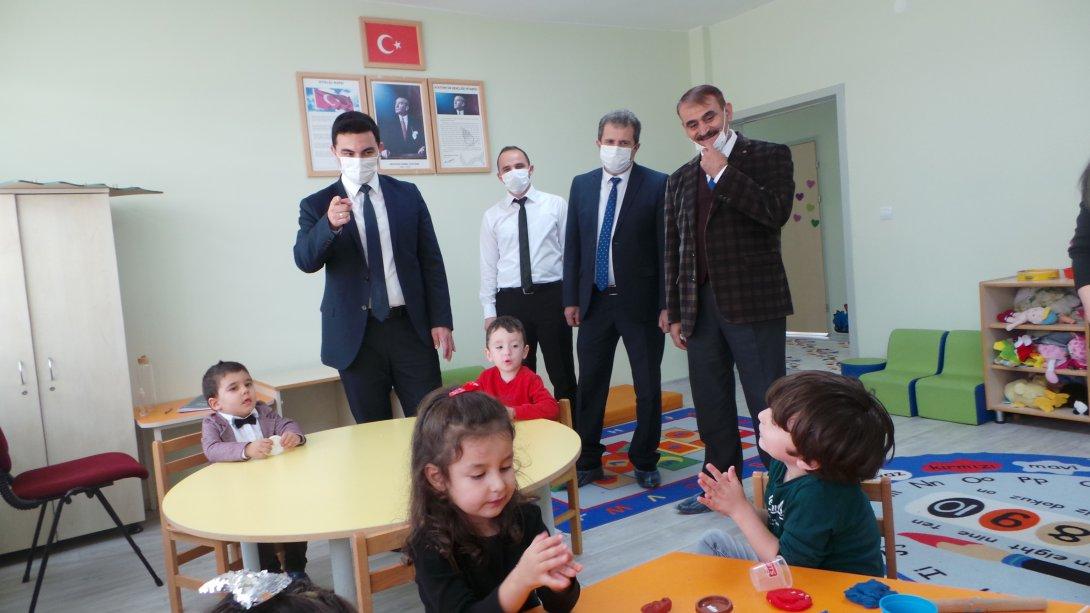 İlçe Kaymakamı Ömer SİRKECİ' den Okul Ziyaretleri.