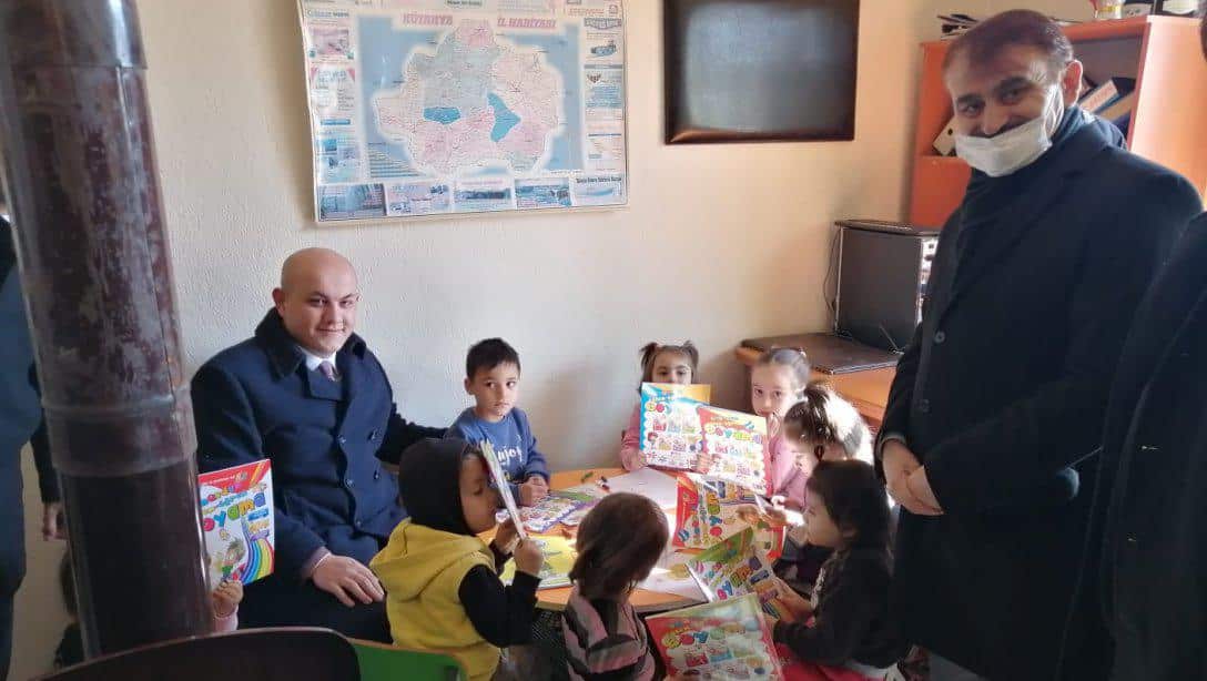 İlçe Kaymakamı Metin KORKMAZ, Yenicearmutçuk Köyünde Açılan Ana Sınıfını Ziyaret Etti.