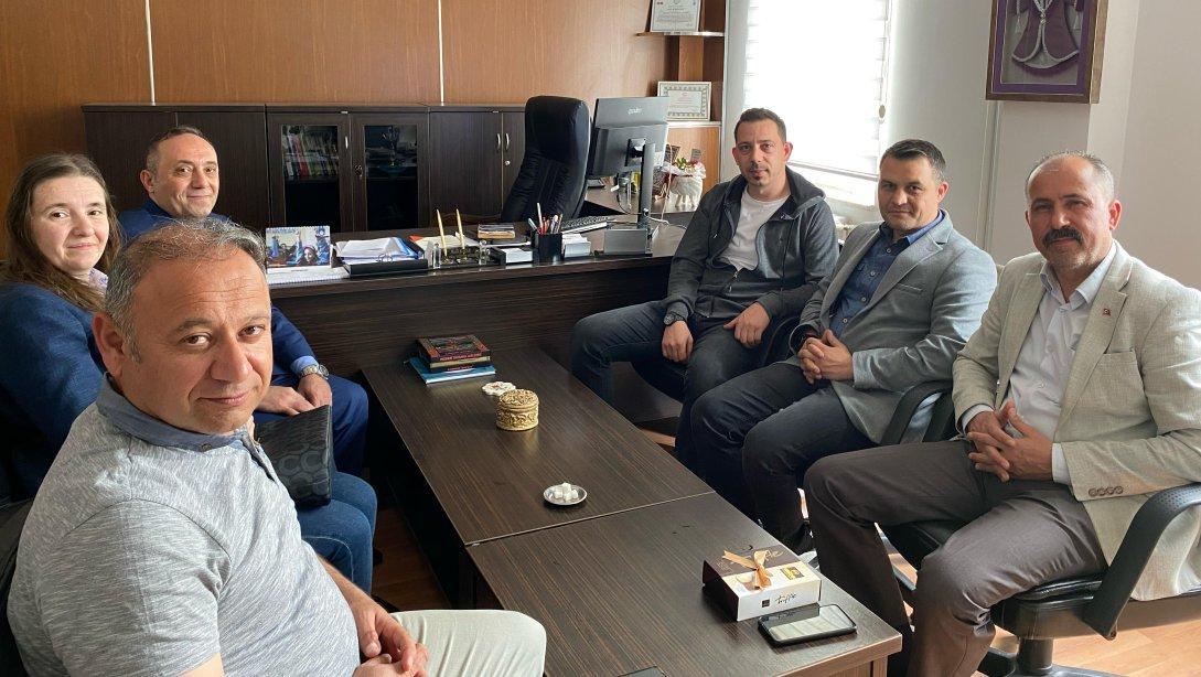 Kütahya Dumlupınar Üniversitesi Çavdarhisar Meslek Yüksekokulu Müdürü ve Öğretim Üyeleri İlçe Milli Eğitim Müdürümüz Sn.Musa KAZAK'ı ziyaret etti.